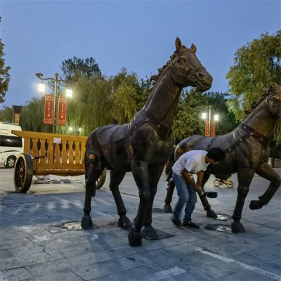 廣場(chǎng)戶外擺放玻璃鋼仿銅中式馬拉車景觀雕塑