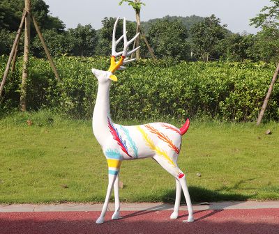 公園街道創(chuàng)意玻璃鋼彩繪大型戶(hù)外景觀梅花鹿雕塑