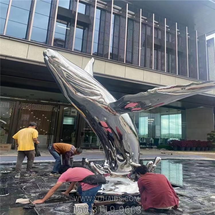 酒店門(mén)口大型噴泉水景不銹鋼鏡面鯨魚(yú)雕塑