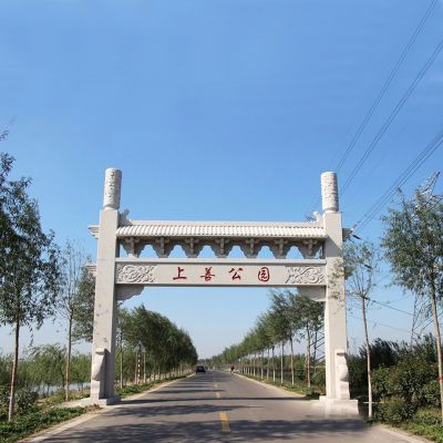 公園景區(qū)道路口擺放單門(mén)簡(jiǎn)易石門(mén)樓牌坊