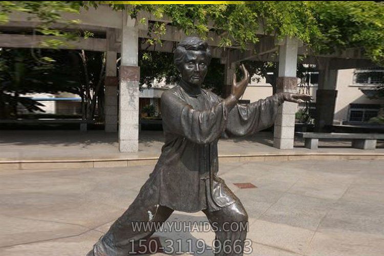 公園景觀打太極的老太太玻璃鋼仿銅擺件雕塑