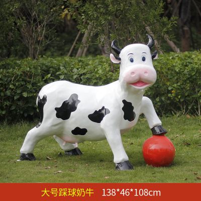 動(dòng)物園一只大號(hào)踩球的玻璃鋼牛雕塑