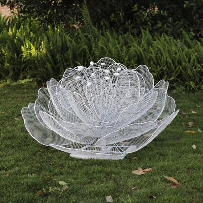 鐵藝花，網(wǎng)格鏤空花朵雕塑